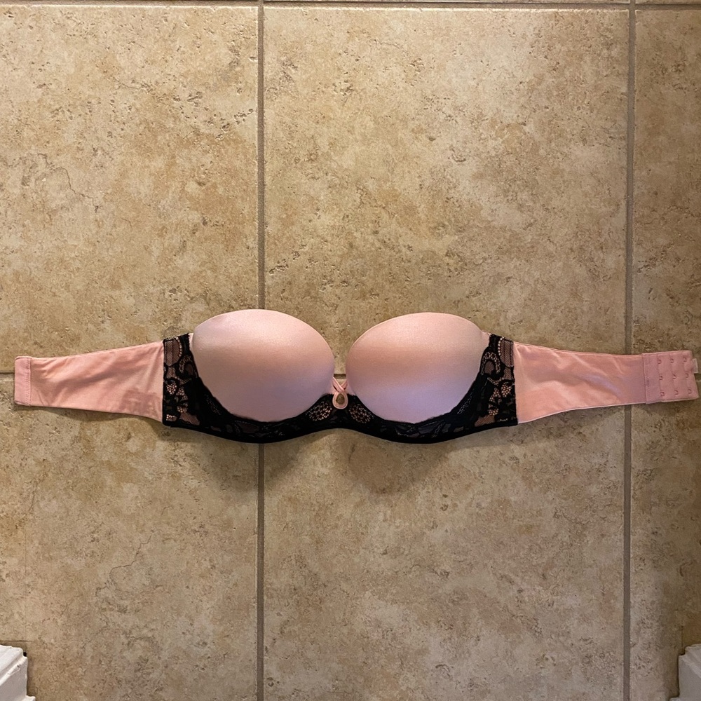 Victoria’s Secret strapless bra 36C